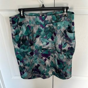 It has pockets!